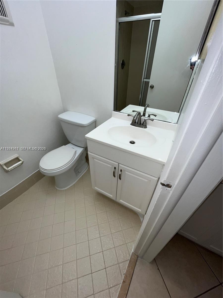 WATERS EDGE OF CORAL SPRI - Residential Lease