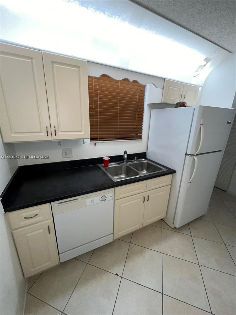 WATERS EDGE OF CORAL SPRI - Residential Lease