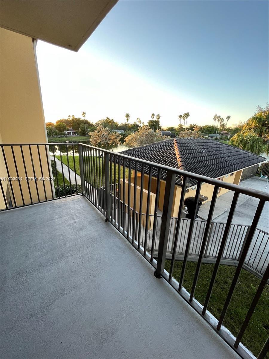 WATERS EDGE OF CORAL SPRI - Residential Lease