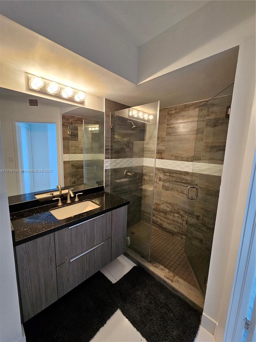 1330 West Ave 2805