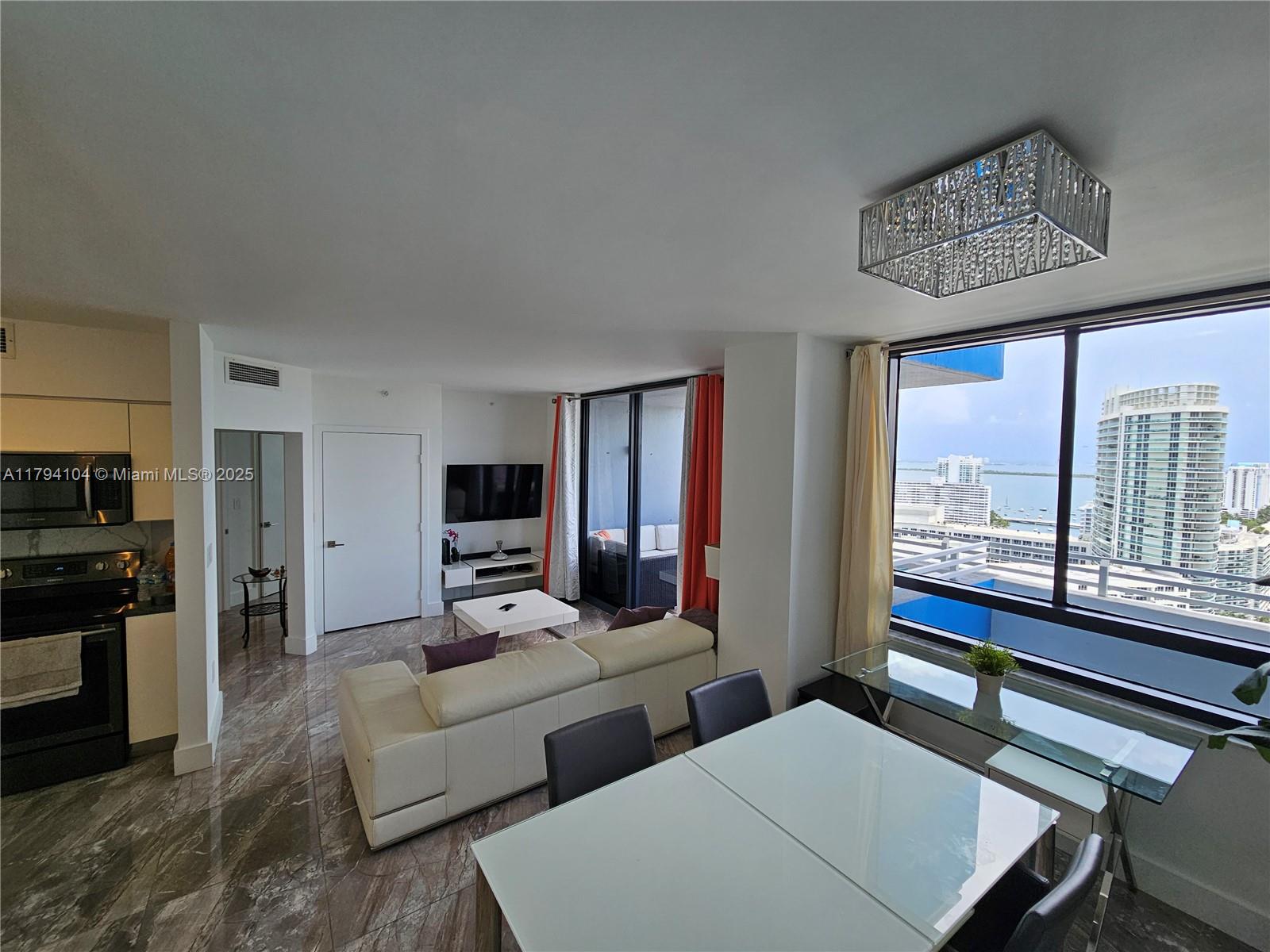 1330 West Ave 2805