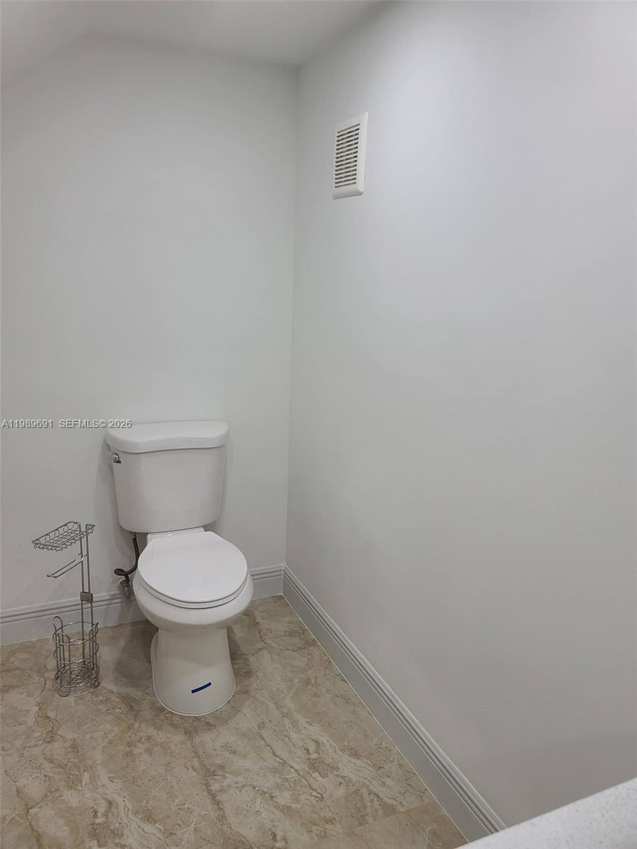 THE BEACH CLUB FONTAINEBL - Residential Lease