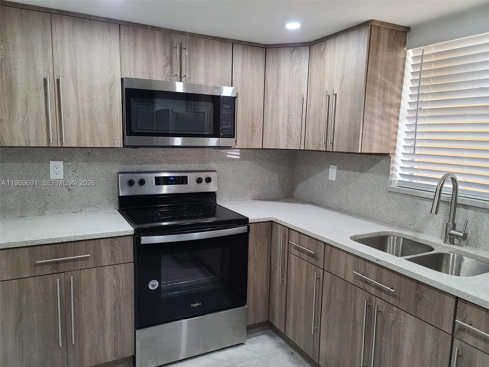 THE BEACH CLUB FONTAINEBL - Residential Lease