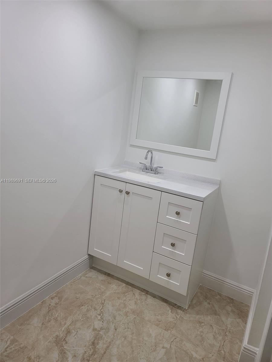 THE BEACH CLUB FONTAINEBL - Residential Lease