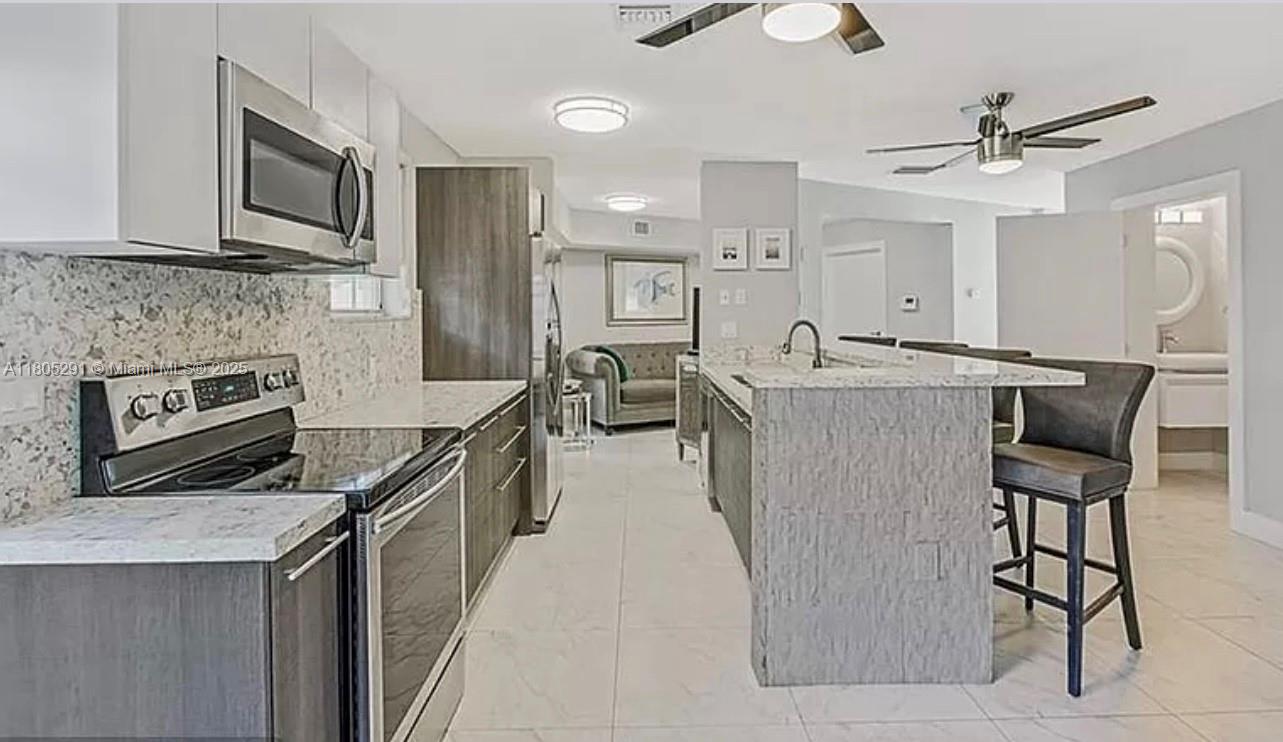 Rental Property at 725 Se 14th Ct, Fort Lauderdale, Broward County, Florida - Bedrooms: 3 
Bathrooms: 4  - $3,500 MO.