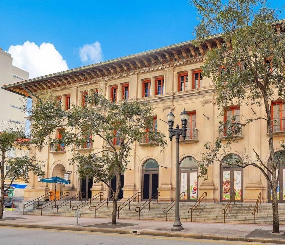 Originally completed in 1914, the Old U.S. Post Office Building is one of Downtown Miami’s most recognizable and historic landmarks. The current owner has undertaken substantial renovations, positioning the property for use as a vertical entertainment complex. The proposed concept includes bars, breweries, cafes, and restaurants, leveraging the building’s historic charm to create a unique destination that aligns with the growing demand for experiential dining and entertainment in the area.