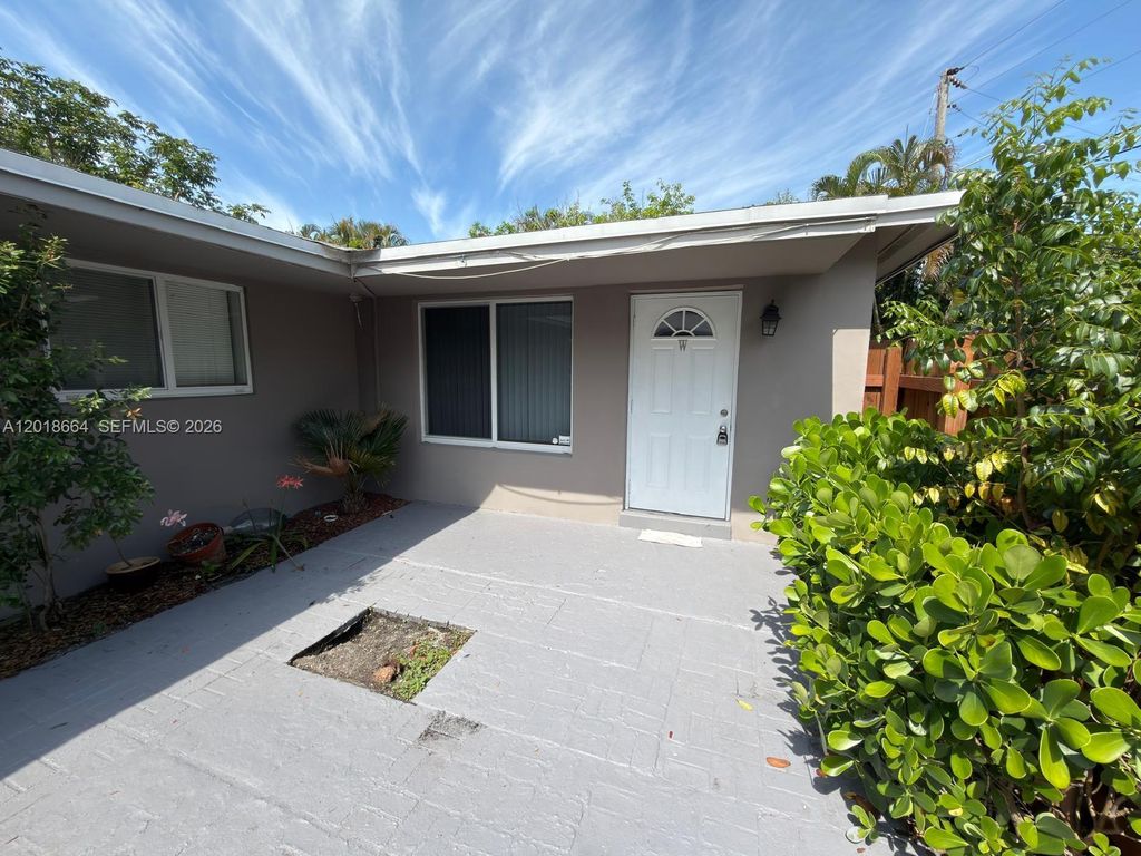Photo of 600 NW 18th St #W-2, Fort Lauderdale, FL 33311 (MLS # A12018664)
