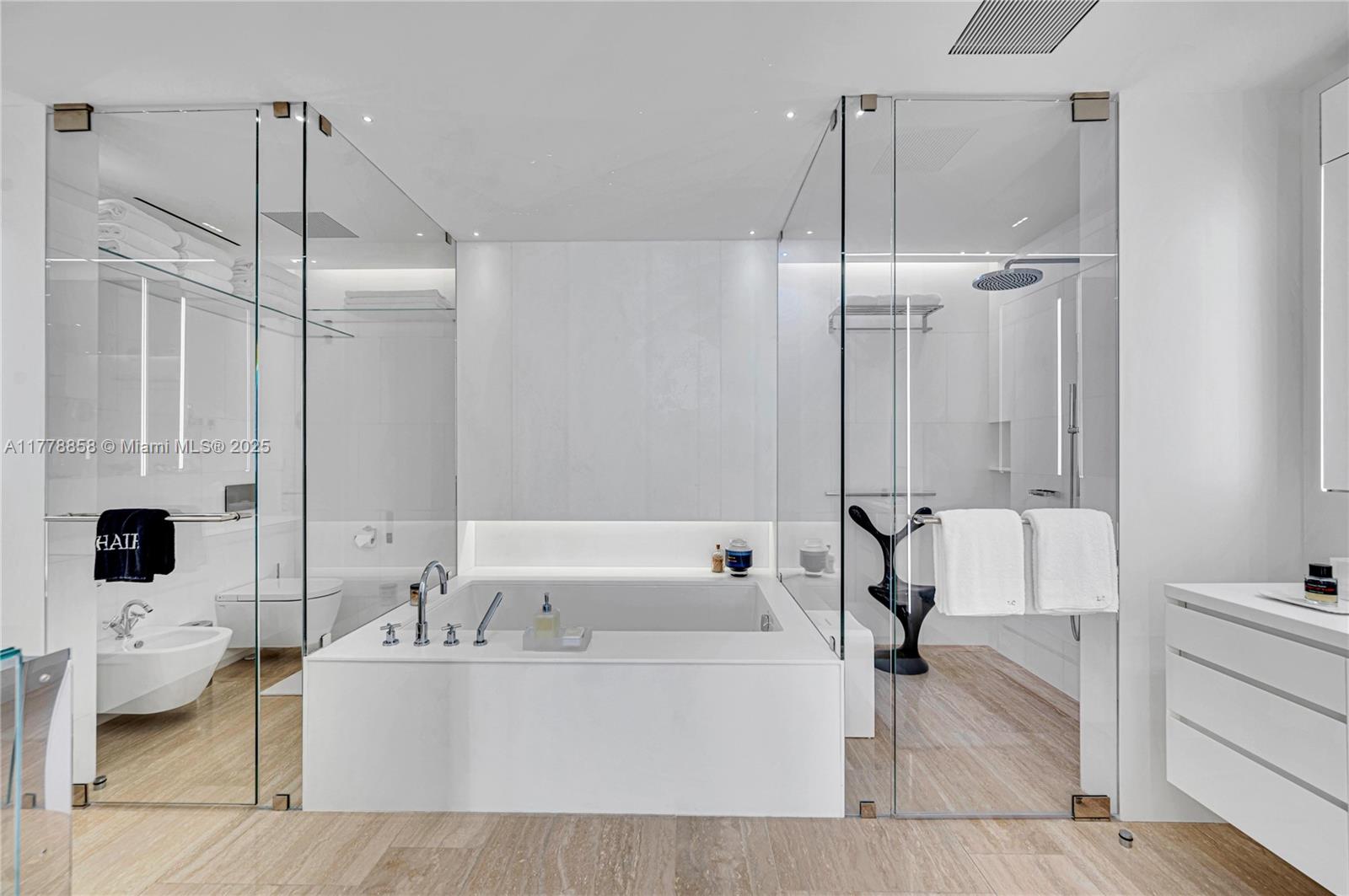 SURF CLUB CONDO - Residential