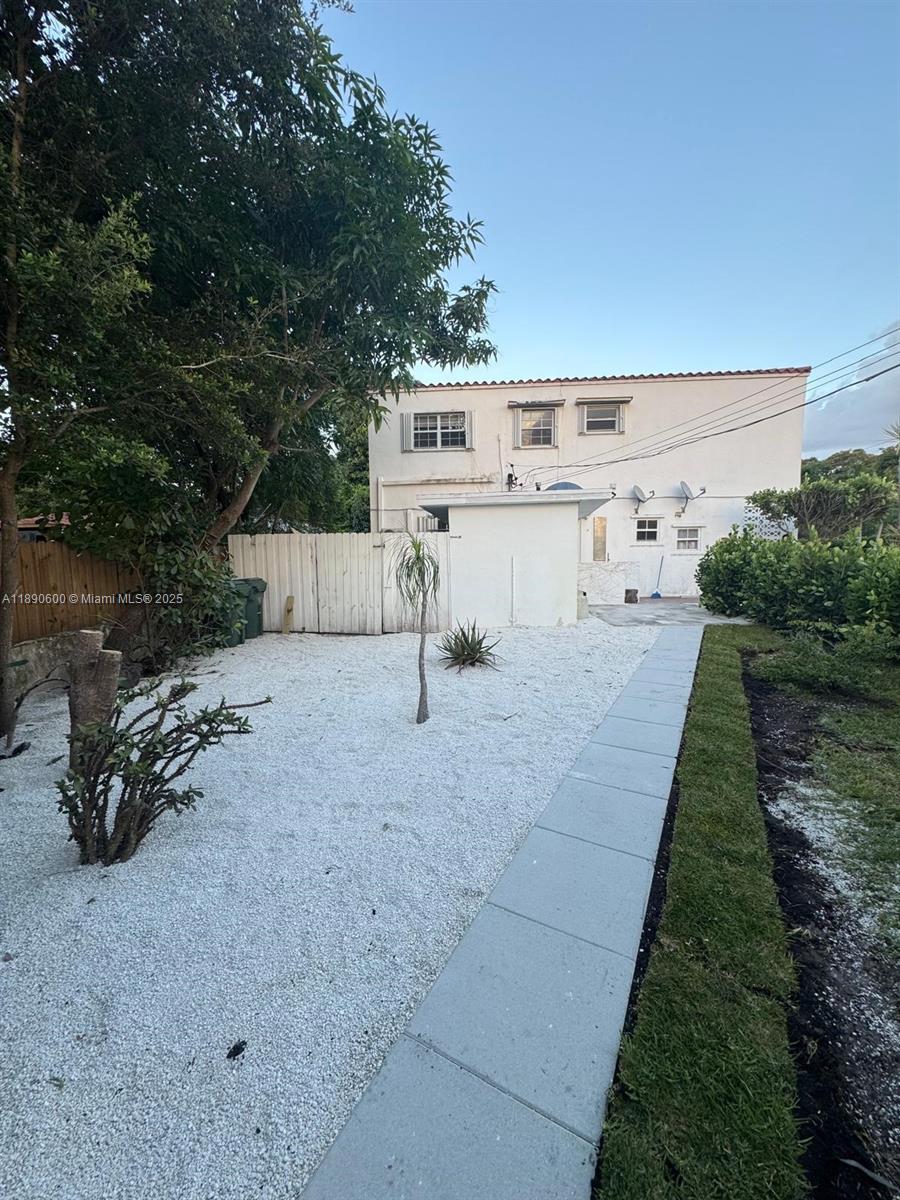 REV PALOMAR - Residential Lease