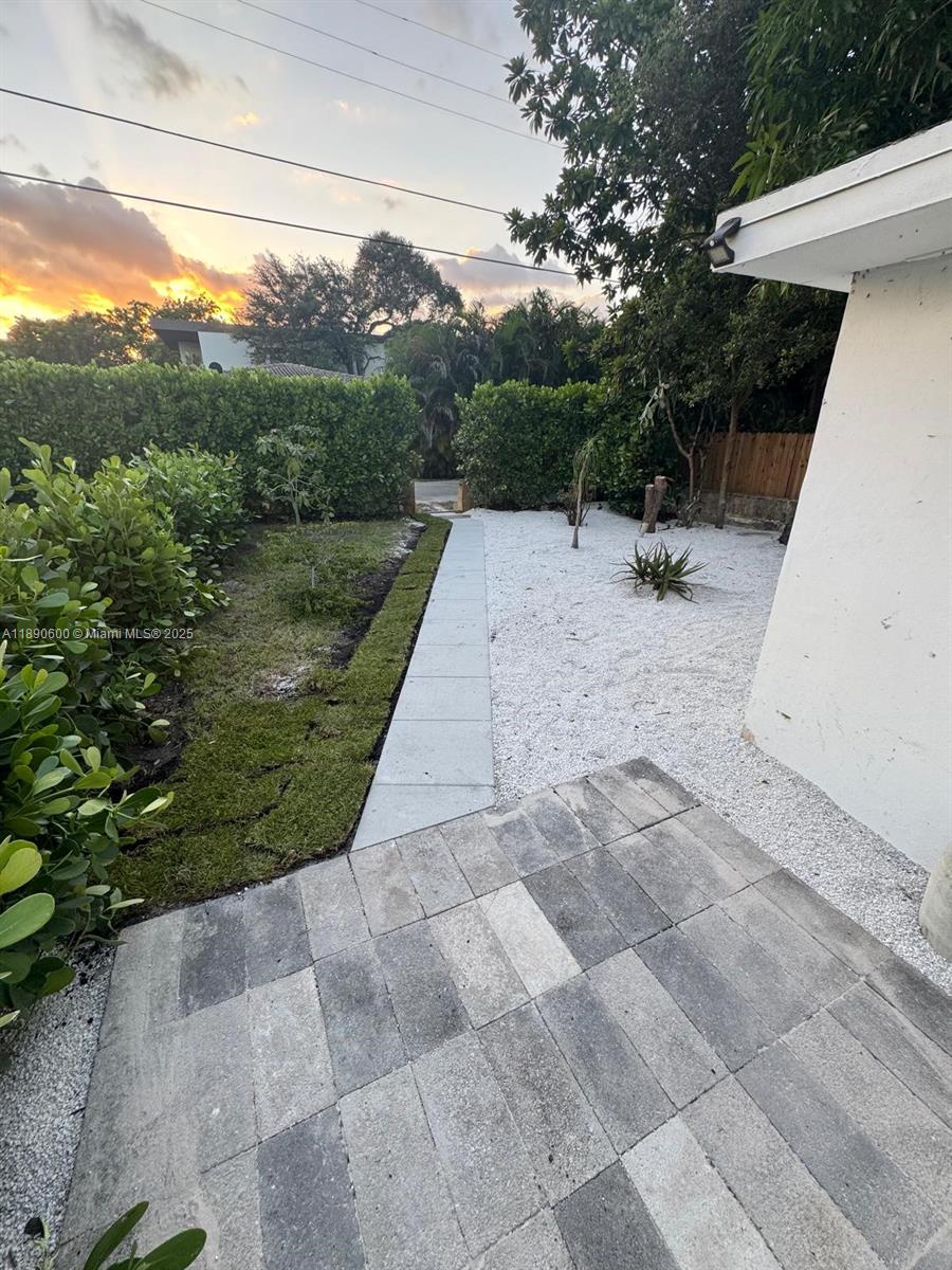 REV PALOMAR - Residential Lease