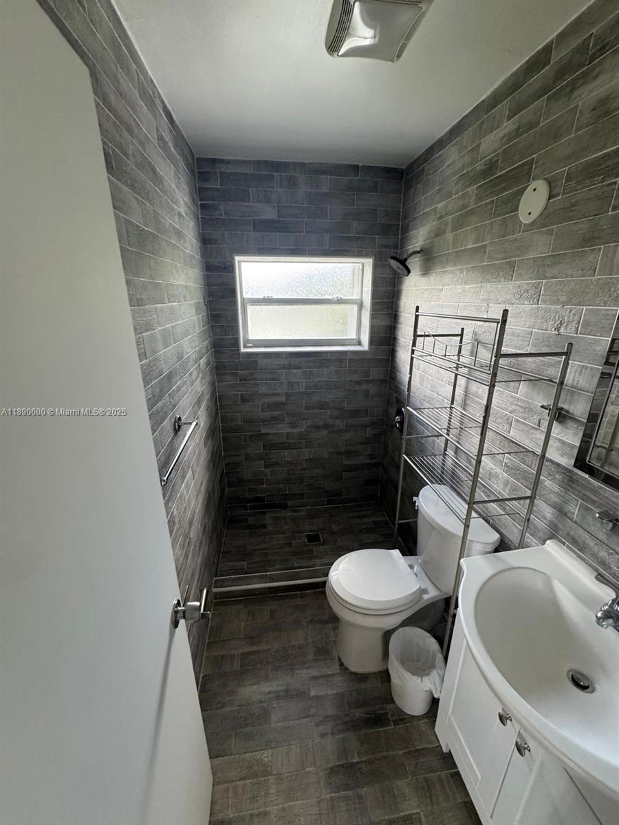REV PALOMAR - Residential Lease