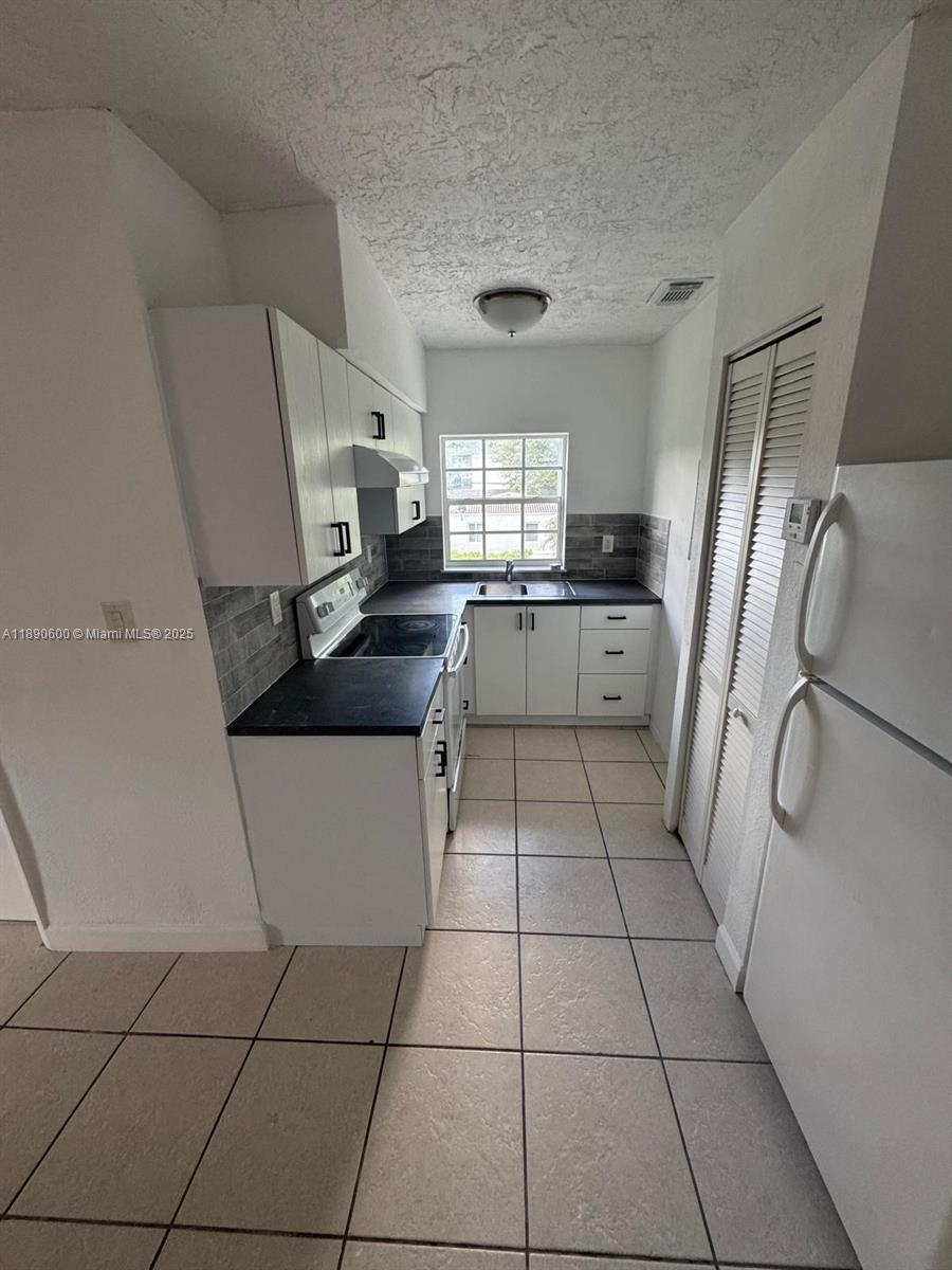 REV PALOMAR - Residential Lease