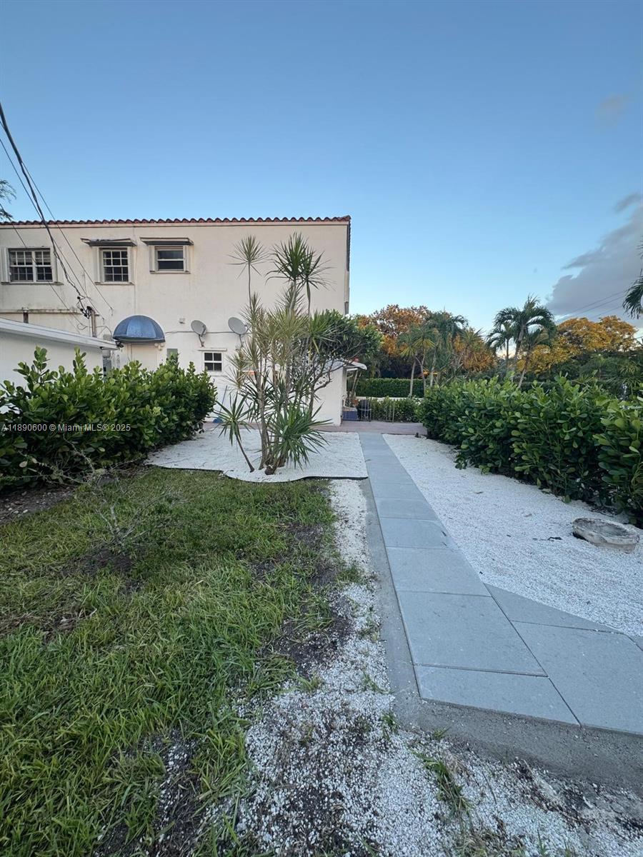 REV PALOMAR - Residential Lease