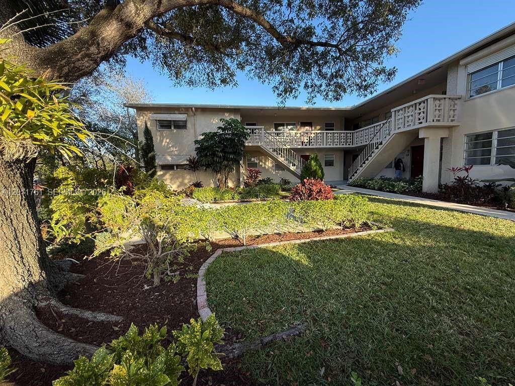 Photo of 606 S C St #103, Lake Worth, FL 33460 (MLS # A12011761)