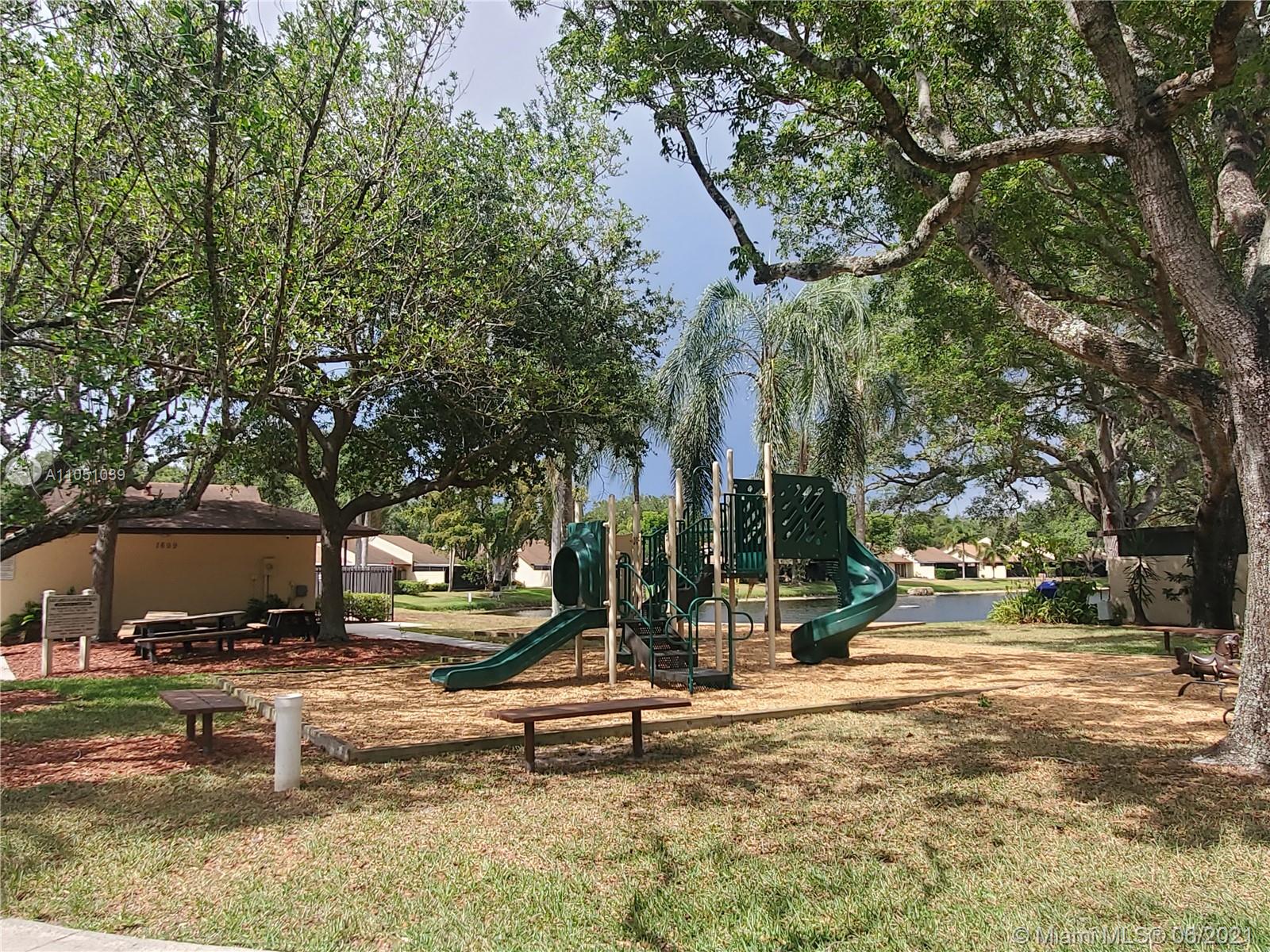 EAST LAKE TOWNHOMES PER D - Residential