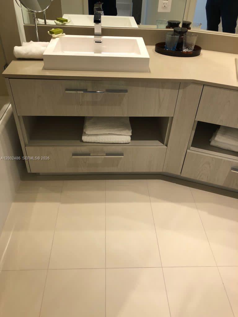 HYDE RESORT AND RESIDENCES - Residential