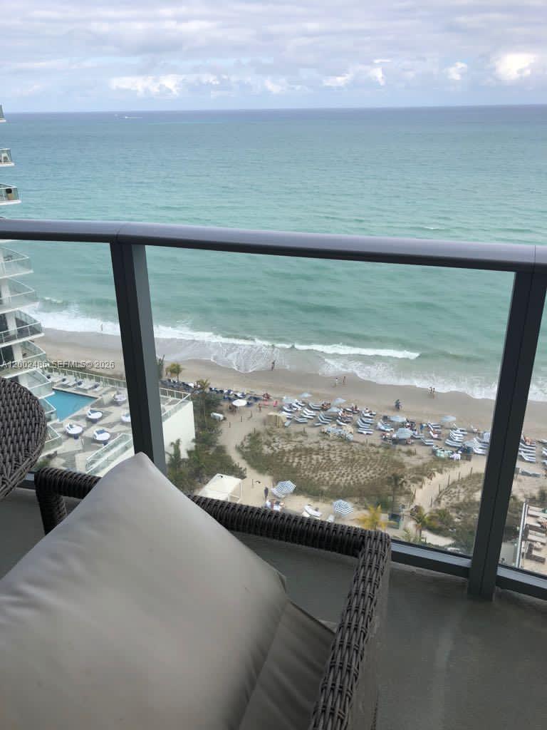 HYDE RESORT AND RESIDENCES - Residential