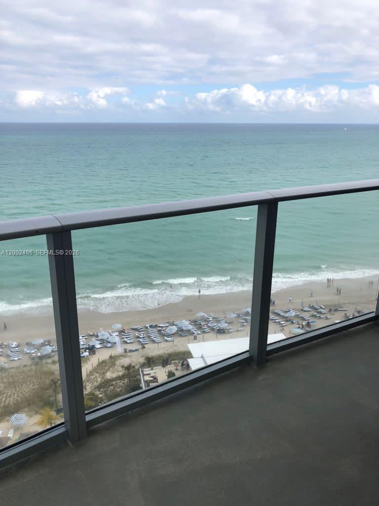 HYDE RESORT AND RESIDENCES - Residential