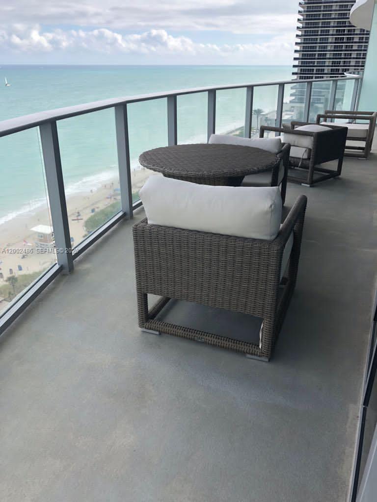 HYDE RESORT AND RESIDENCES - Residential