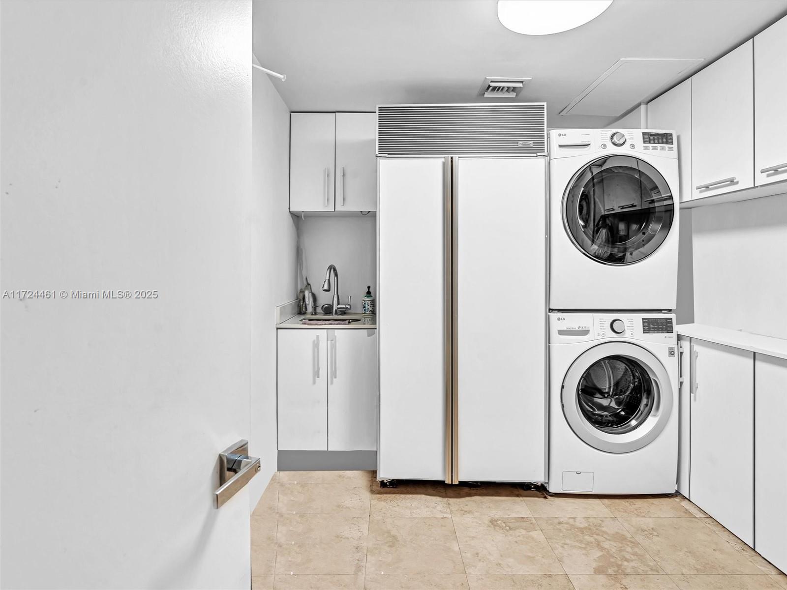3201 NE 183rd St 1207