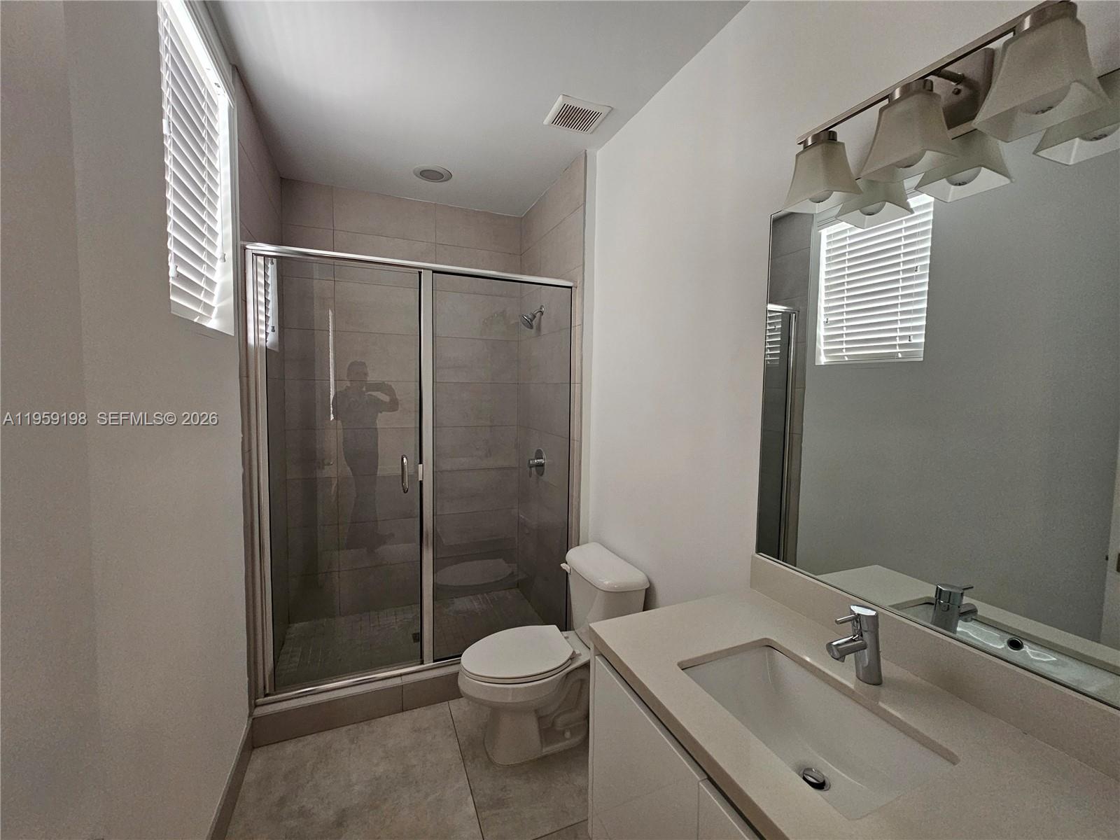 MODERN DORAL 45 - Residential