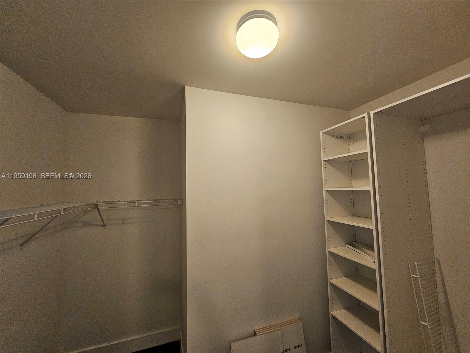 MODERN DORAL 45 - Residential