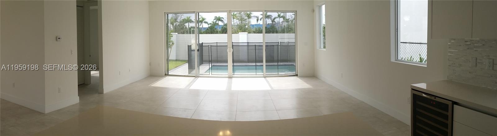 MODERN DORAL 45 - Residential