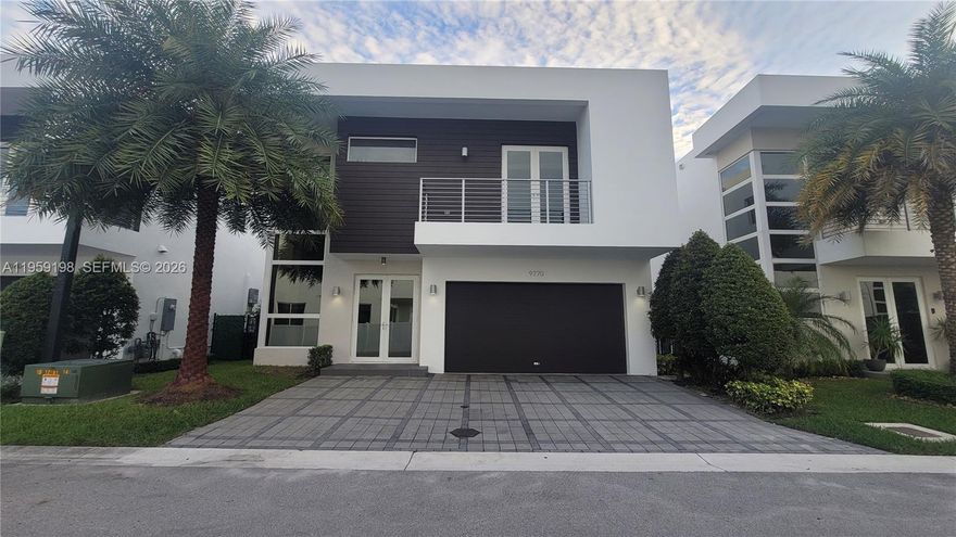 Welcome to our exclusive property in Doral, an extraordinary residential neighborhood perfect for living! 
Opportunity to own this Beautiful Modern Style Home.  Private Pool, in Modern Doral 45 gated Community. Spacious 5 bed/5baths layout with high ceilings. All porcelain tile floors thru out the house. Amazing State of the art open kitchen with high end appliances and countertop. Best price at the community. 

Don't miss the chance to live in one of the best residential areas in Doral. Contact us today to schedule a visit!