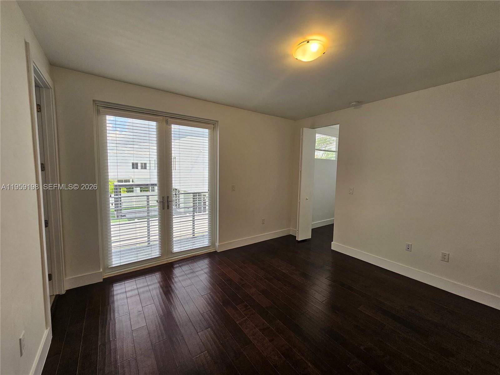 MODERN DORAL 45 - Residential