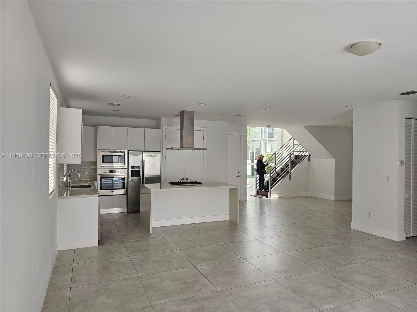 MODERN DORAL 45 - Residential