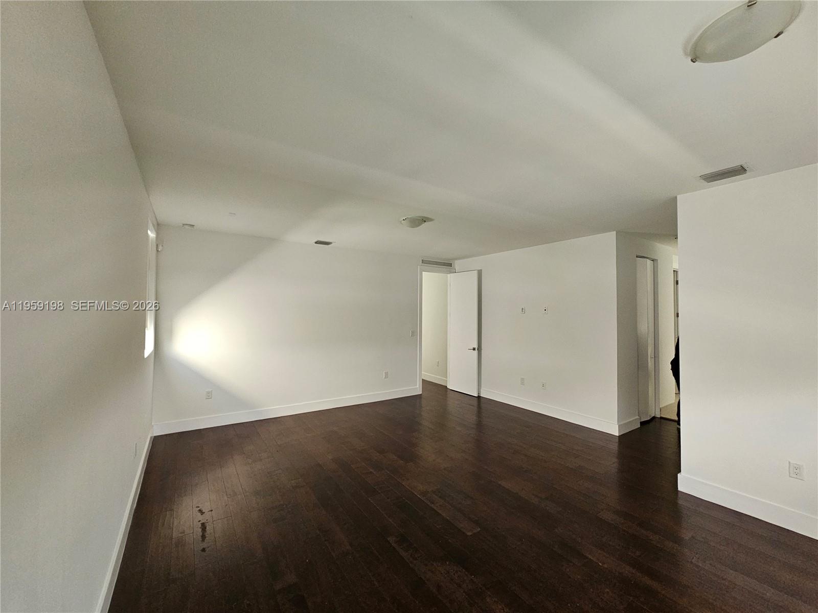 MODERN DORAL 45 - Residential