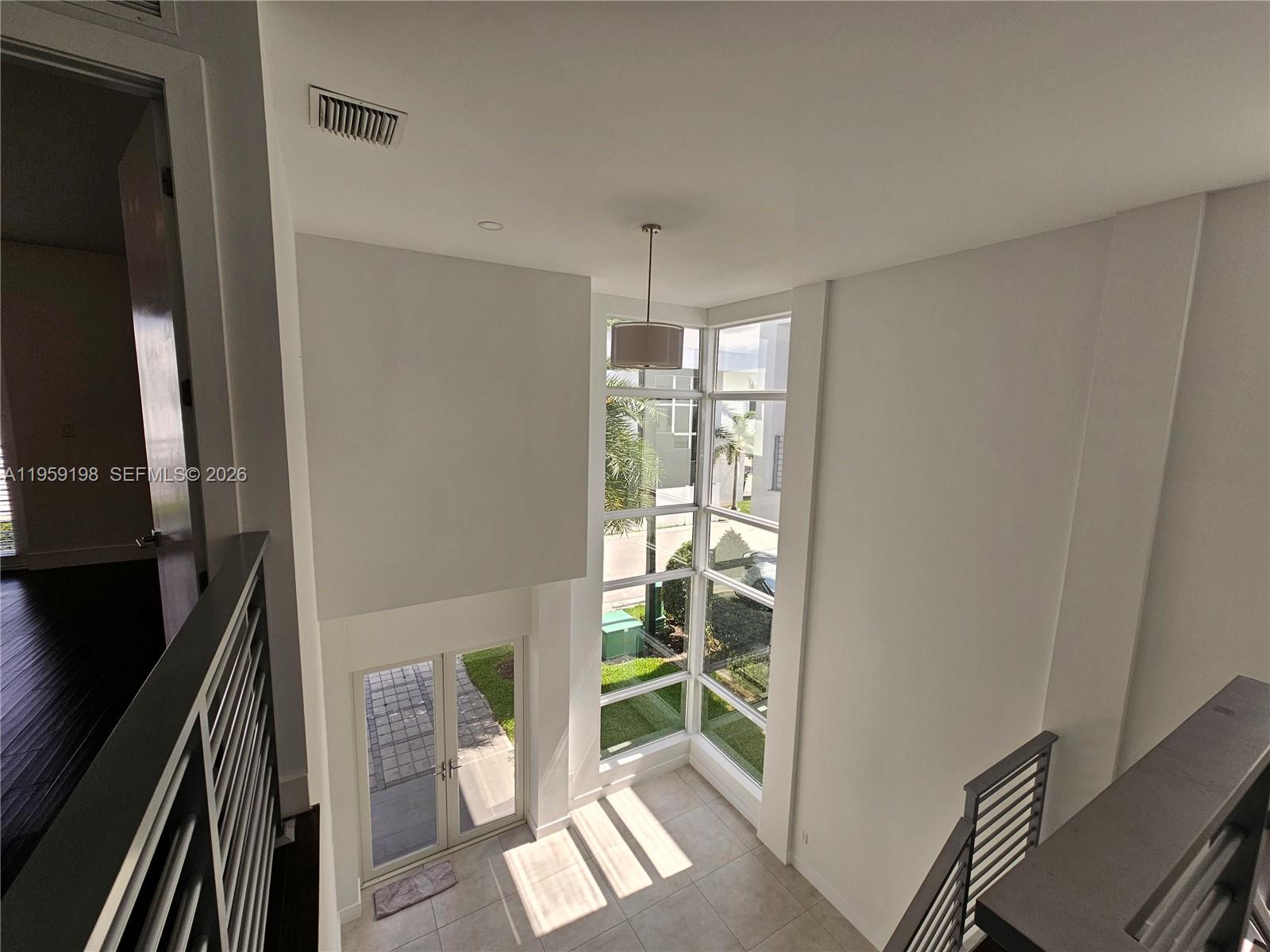 MODERN DORAL 45 - Residential