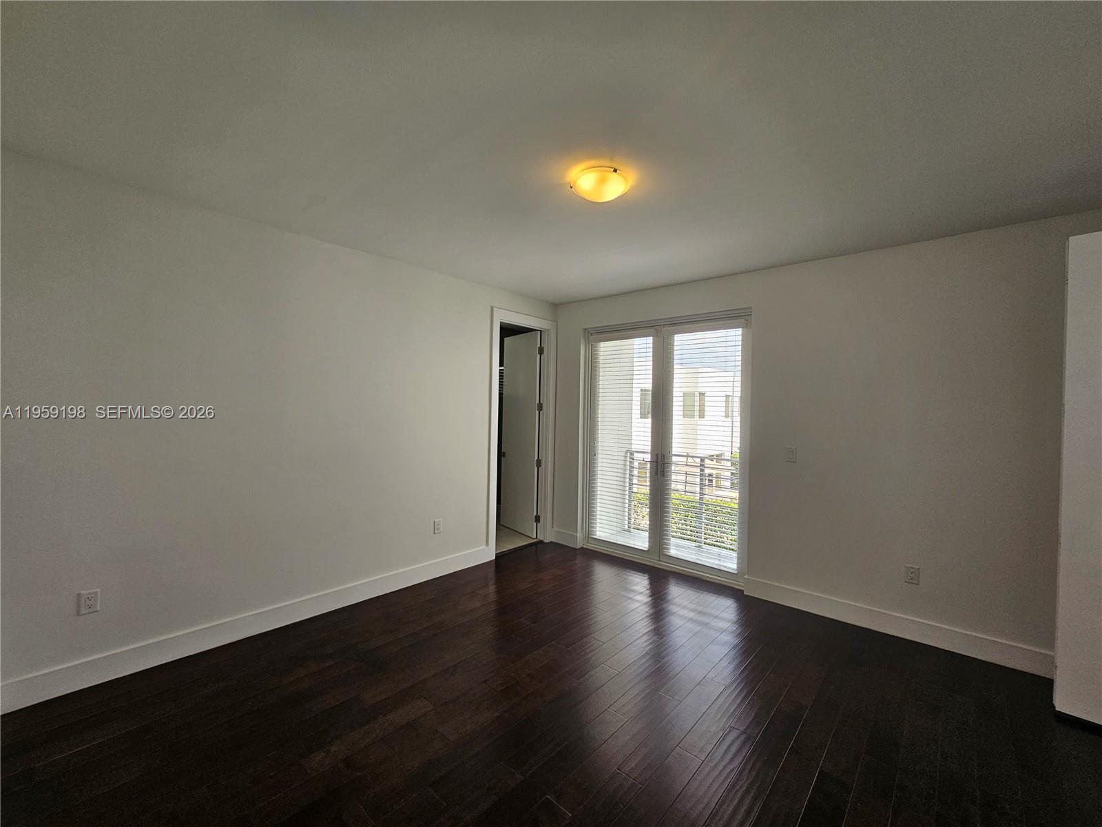 MODERN DORAL 45 - Residential