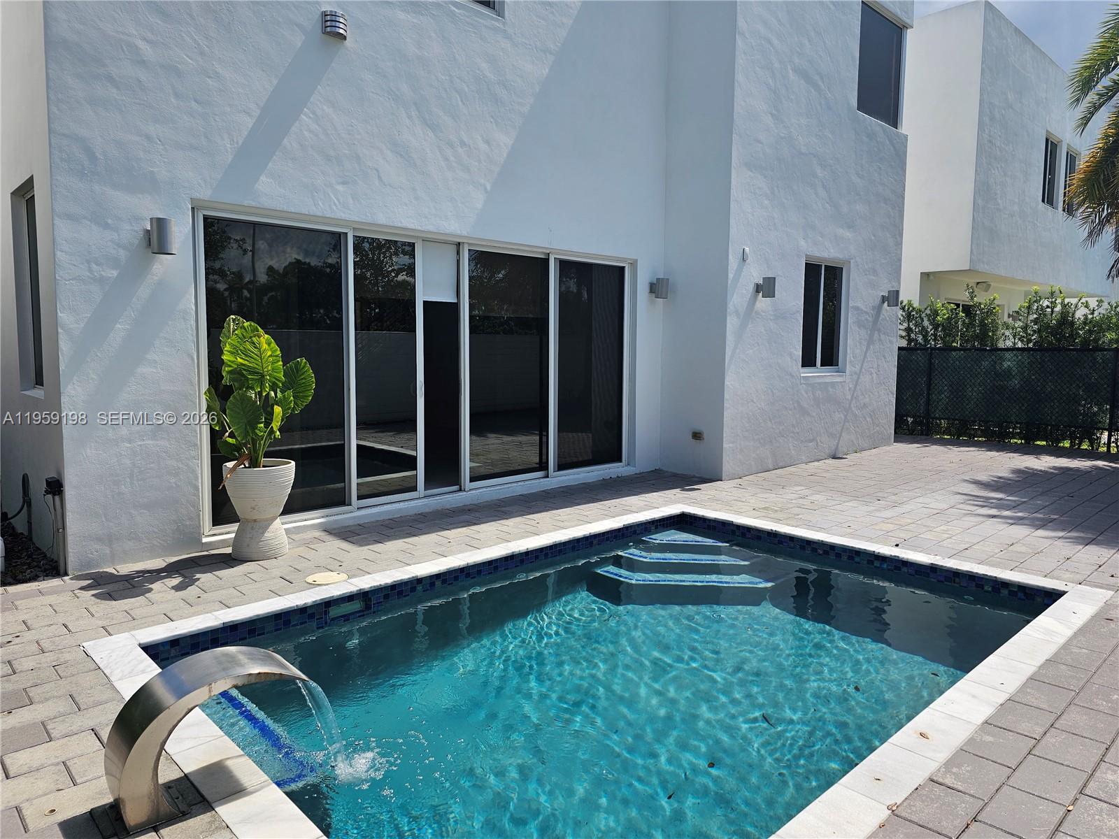 MODERN DORAL 45 - Residential