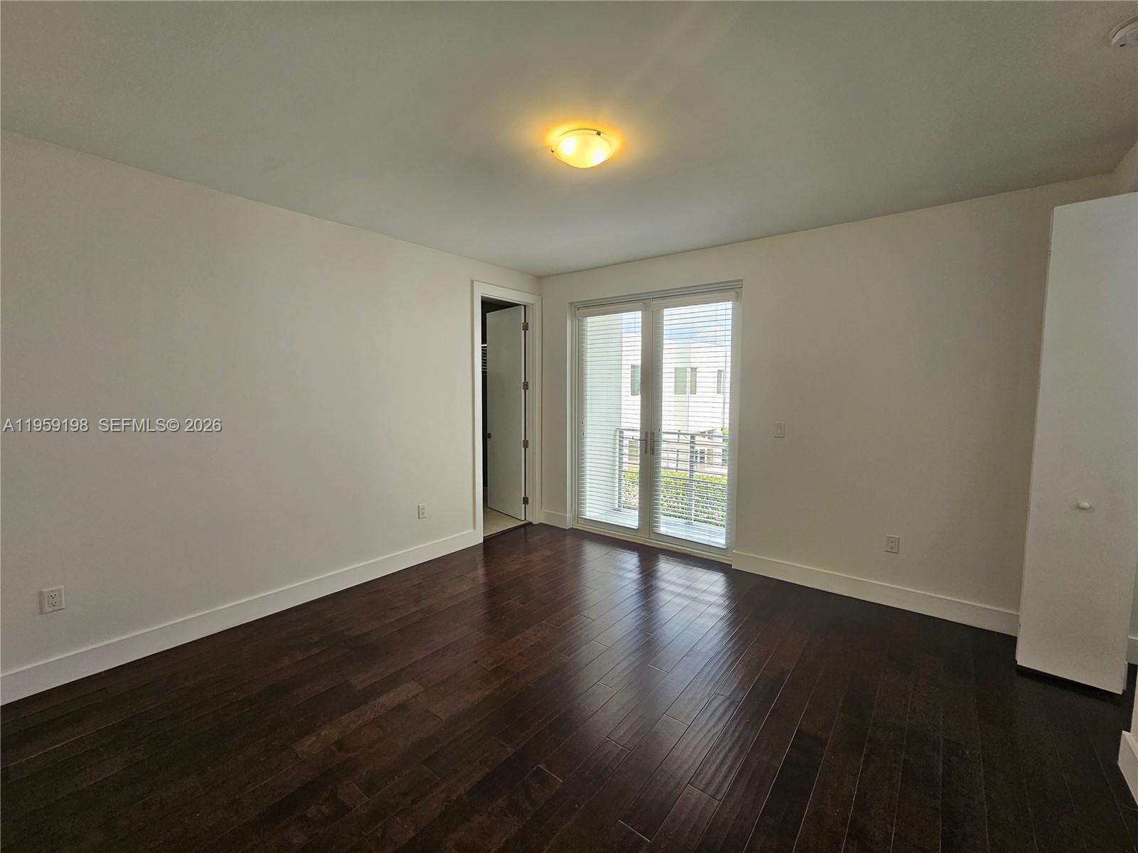 MODERN DORAL 45 - Residential