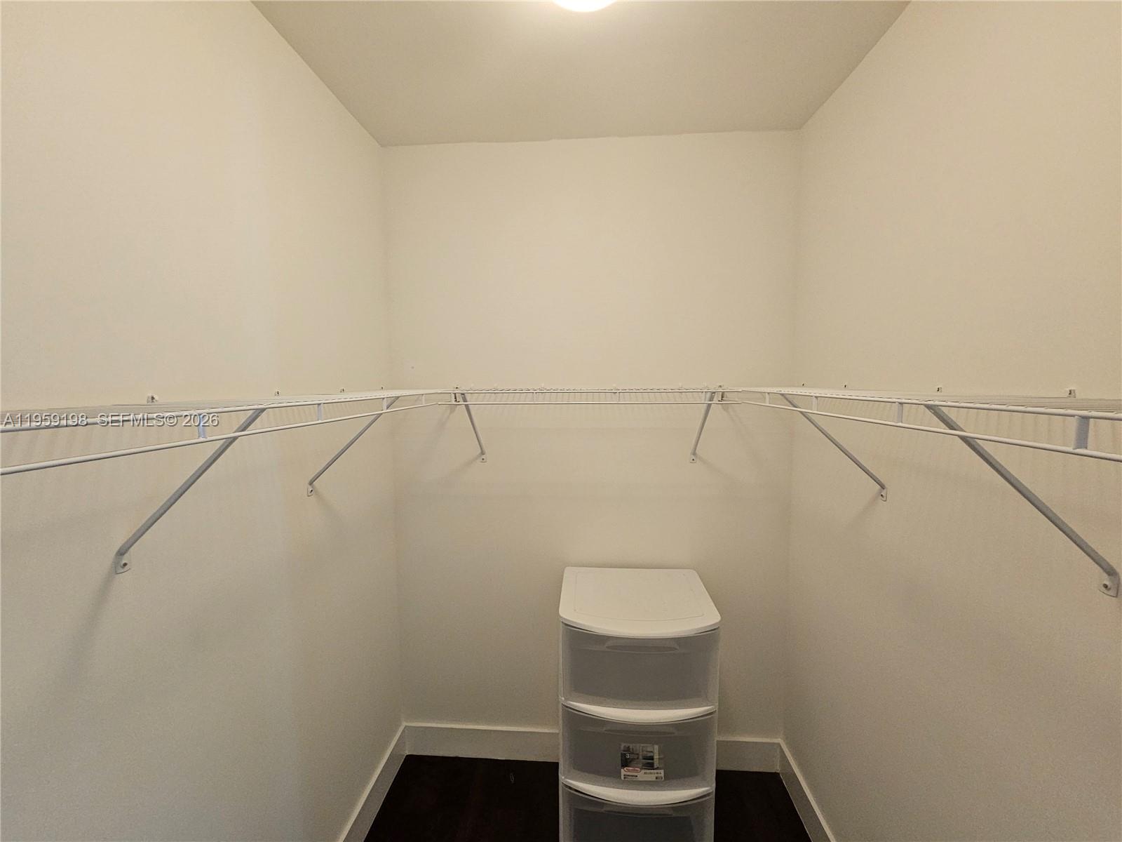 MODERN DORAL 45 - Residential