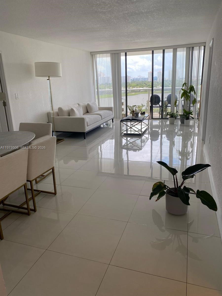 FLAMENCO CONDO TOWER I - Residential