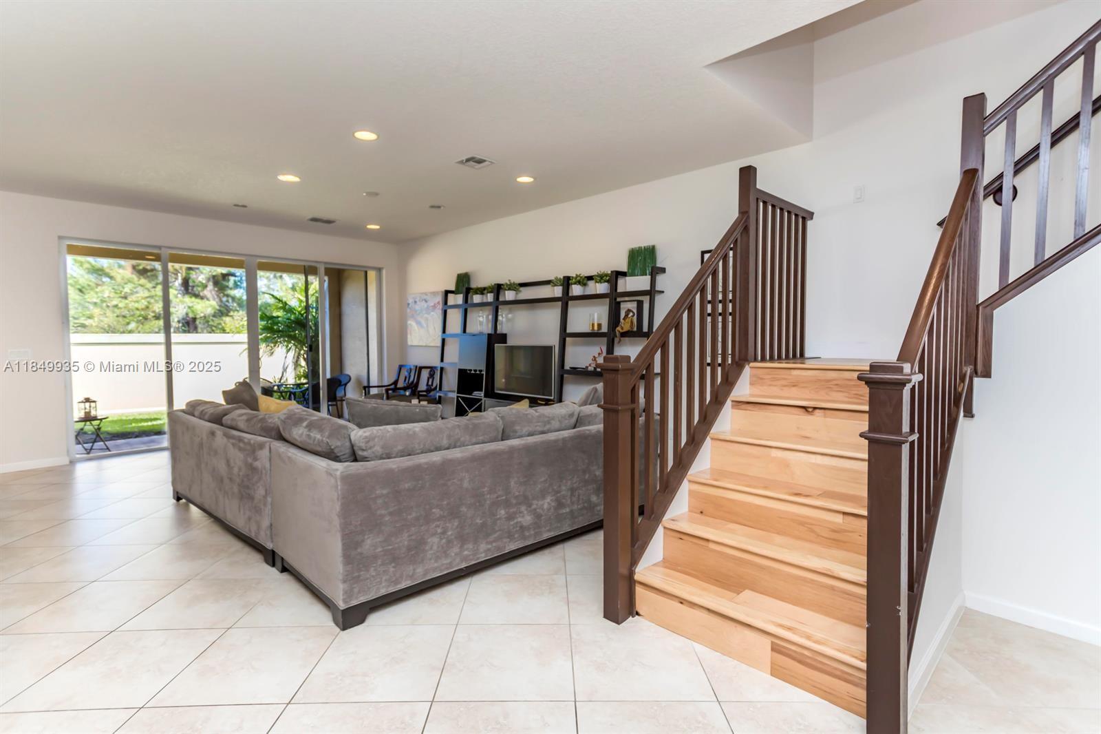 BLUE LAKE TOWNHOMES - Residential