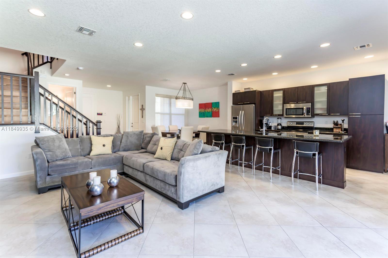 BLUE LAKE TOWNHOMES - Residential