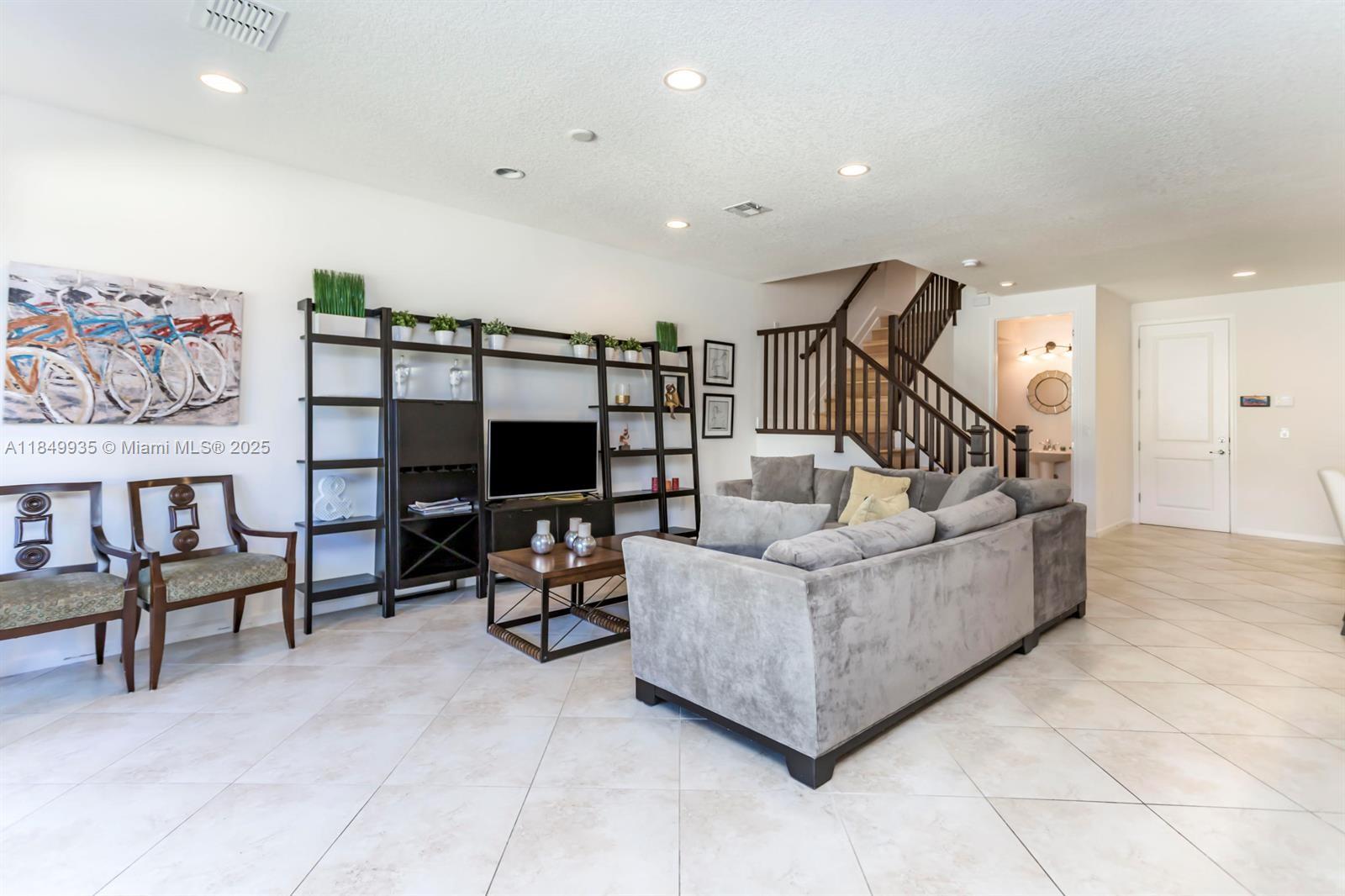 BLUE LAKE TOWNHOMES - Residential