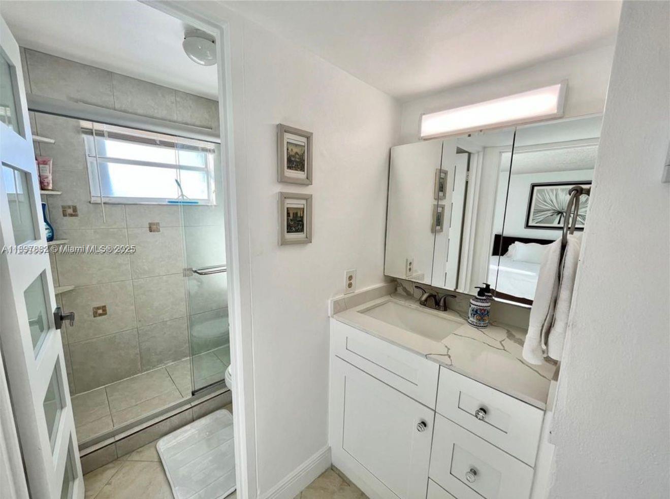 BAYSHORE YACHT & TENNIS C - Residential Lease