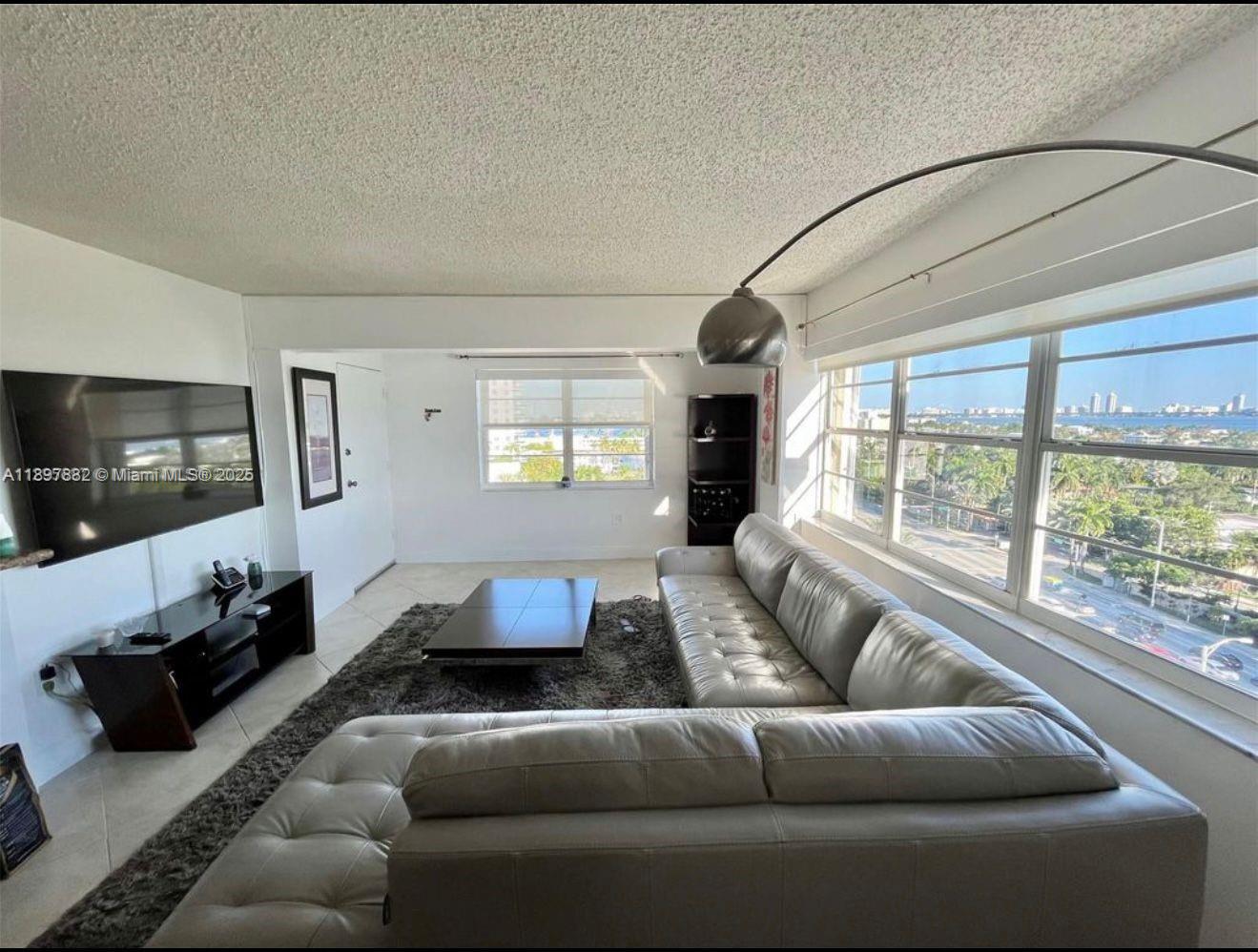 BAYSHORE YACHT & TENNIS C - Residential Lease