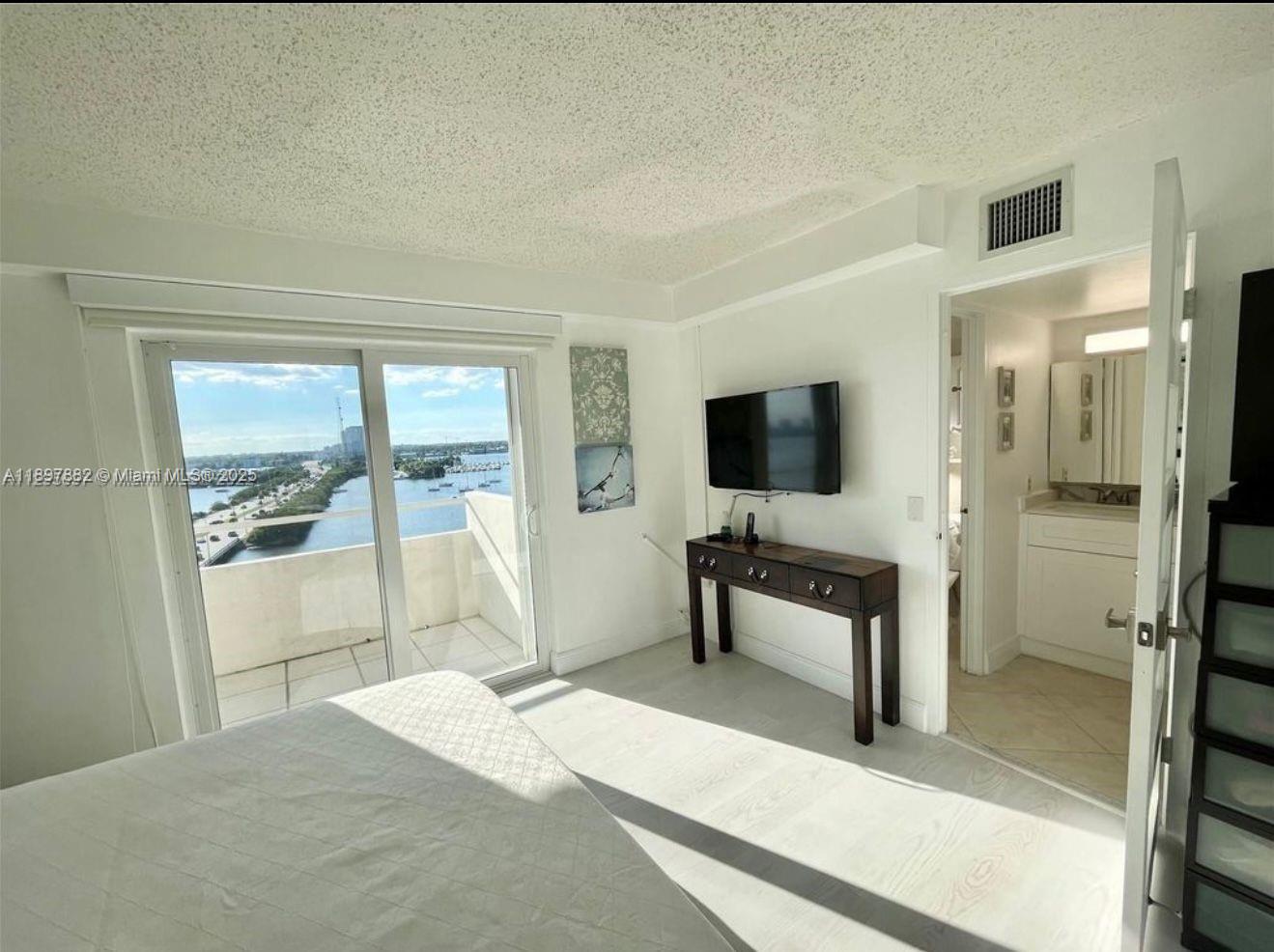 BAYSHORE YACHT & TENNIS C - Residential Lease