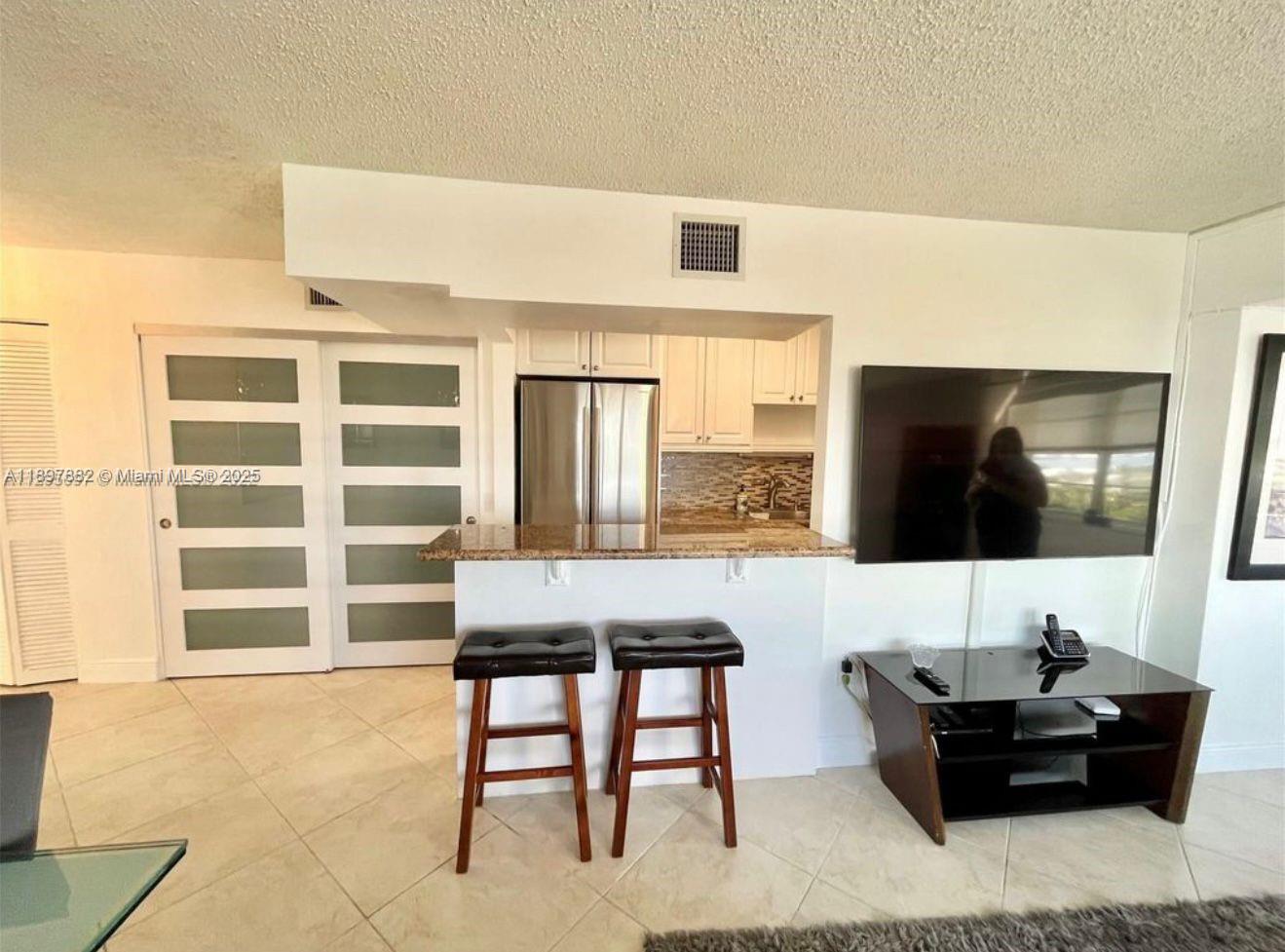 BAYSHORE YACHT & TENNIS C - Residential Lease