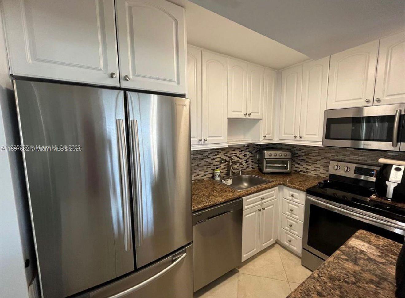 BAYSHORE YACHT & TENNIS C - Residential Lease