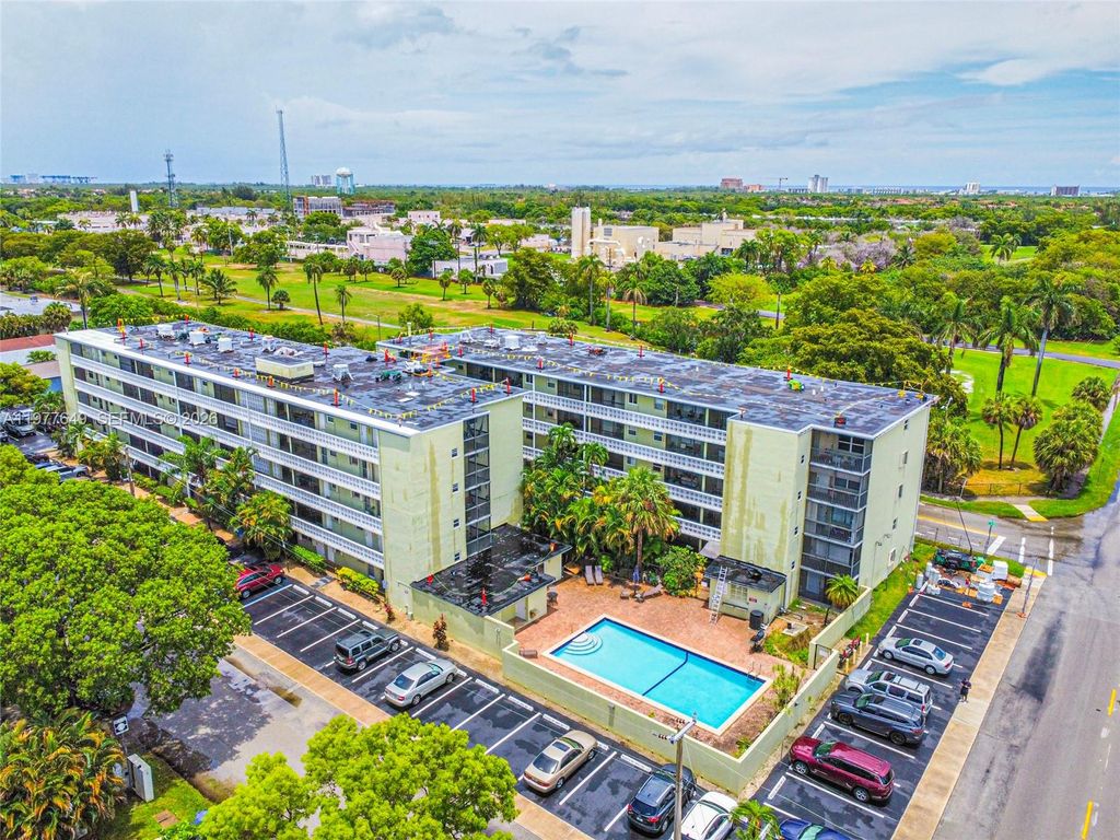 Photo of 1425 Arthur St #116, Hollywood, FL 33020 (MLS # A11977649)