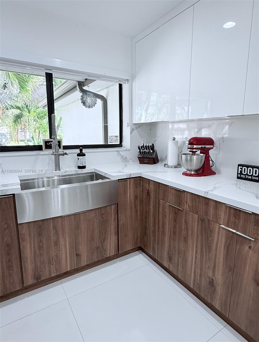 SOUTH CORAL HOMES SEC 2 - Residential Lease