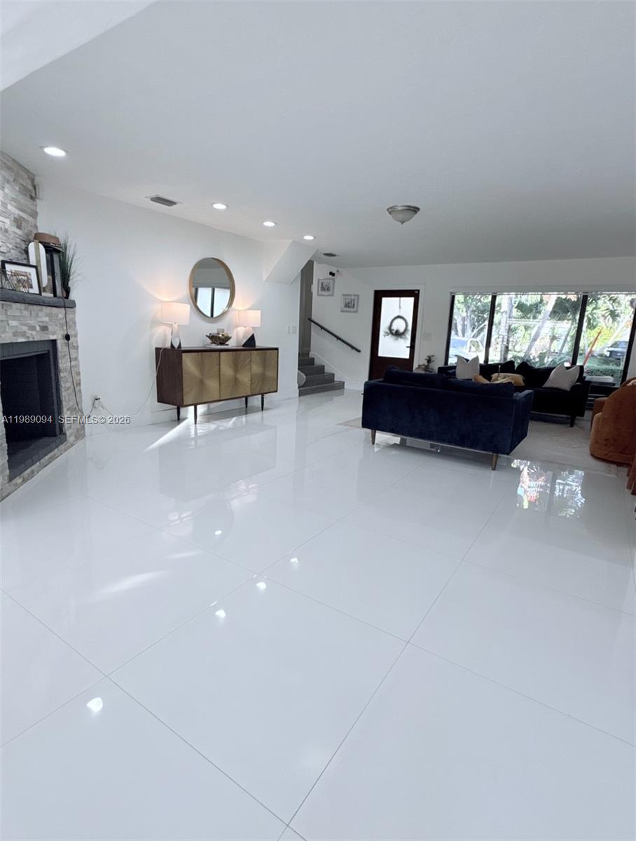 SOUTH CORAL HOMES SEC 2 - Residential Lease