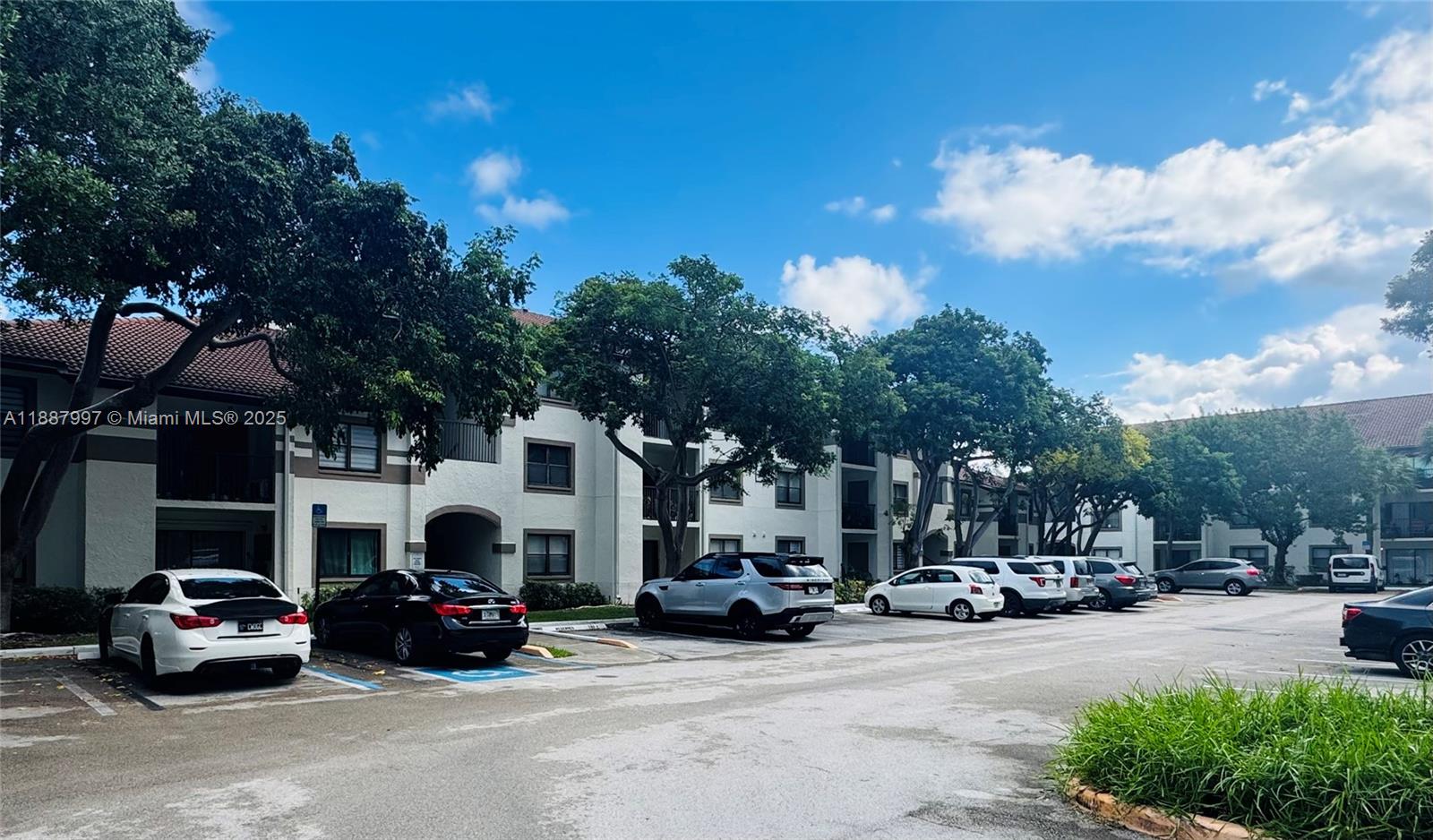 HOLLYWOOD PARC CONDOMINIU - Residential