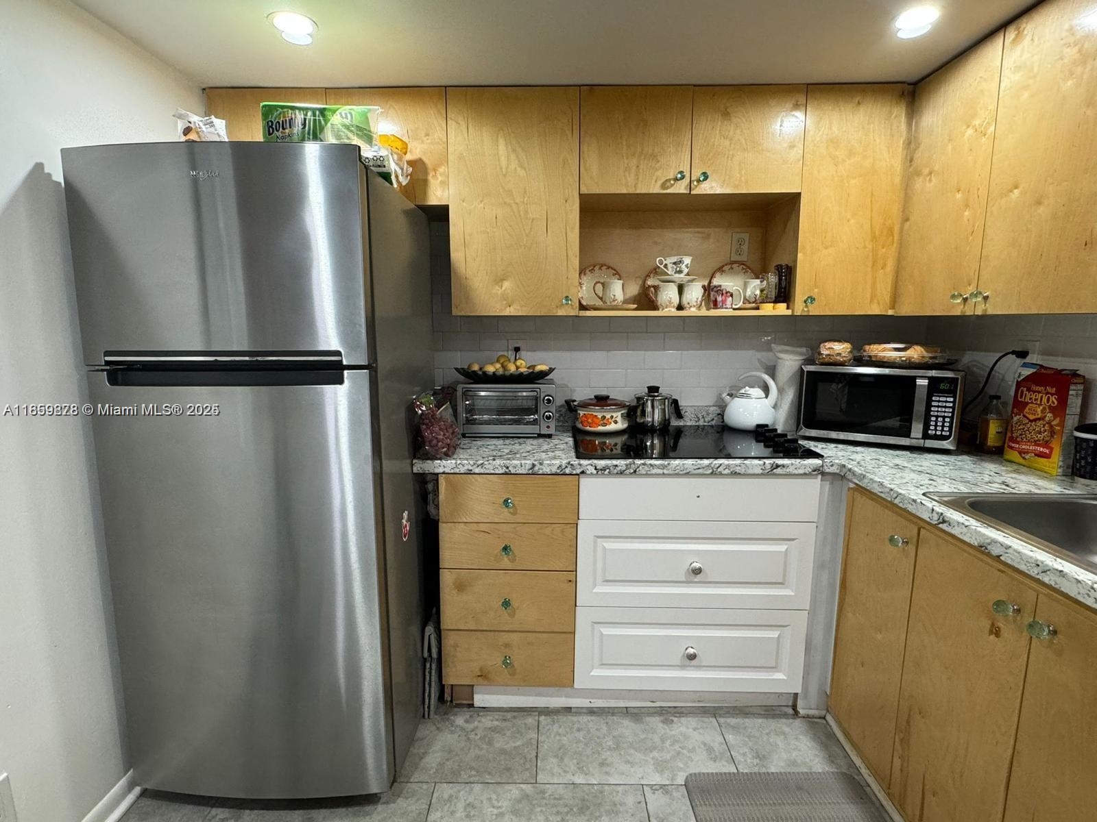 KINGS POINT BURGUNDY A THR - Residential Lease